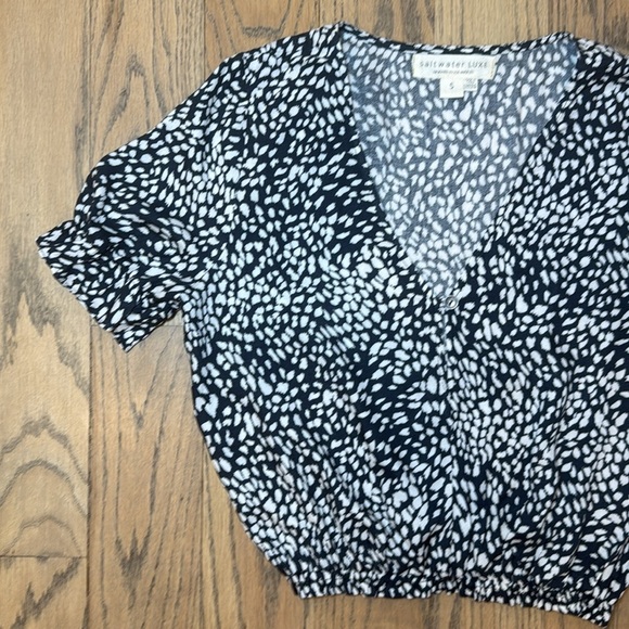 Saltwater Luxe Women’s Crop Keyhole Front Blouse Indigo and White Size Small - Picture 2 of 13